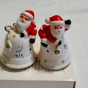 Vintage salt/Pepper shakers